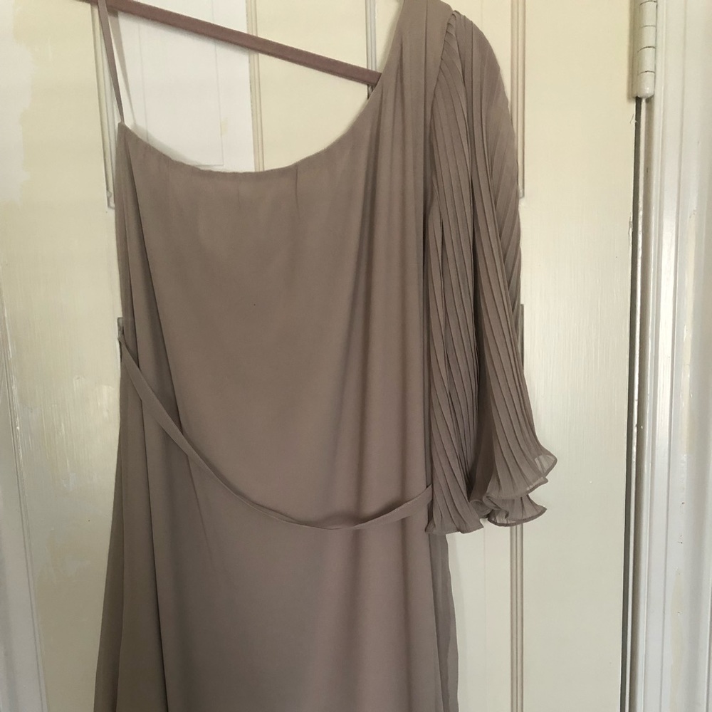 Dress - Picture 3 of 3